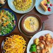 60種以上飲み放題付き☆オードブル盛り合わせ、シカゴピザ、パスタなどみんなでお手軽に楽しめるコースです♪誕生日、記念日、女子会など様々なシーンでご利用くださいませ！