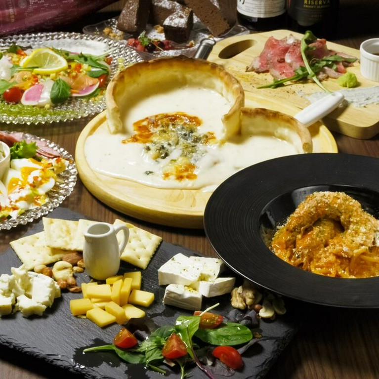 無制限飲放題付×全10品贅沢前菜、選べるシカゴピザ、色々肉盛りプレート含むプレミアムコース　5000円