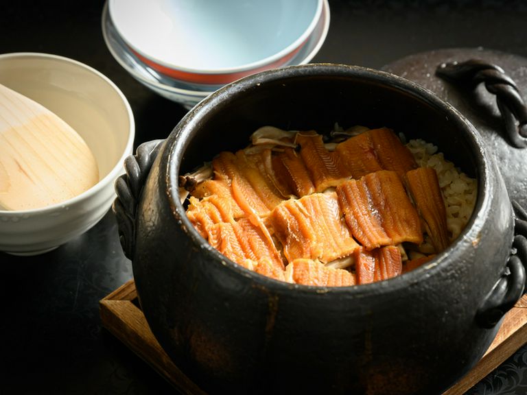 オーダーを受けてから炊き上げる『煮穴子と針生姜の炊き込みご飯』