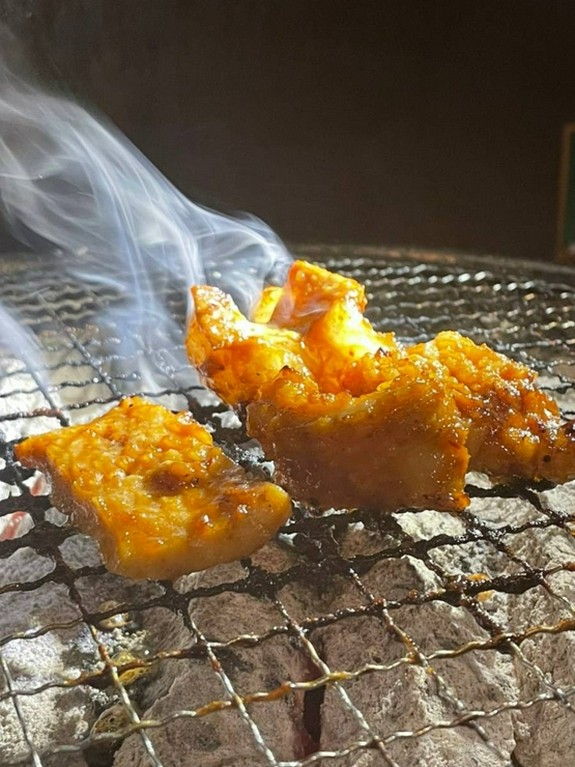 家族みんなで楽しめる！備長炭で香ばしく焼き上げる焼肉