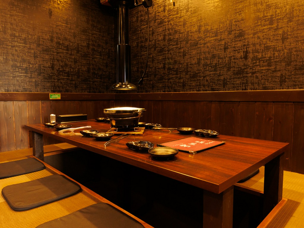 足元を気にしなくていいので、まったりとくつろげる掘りごたつ