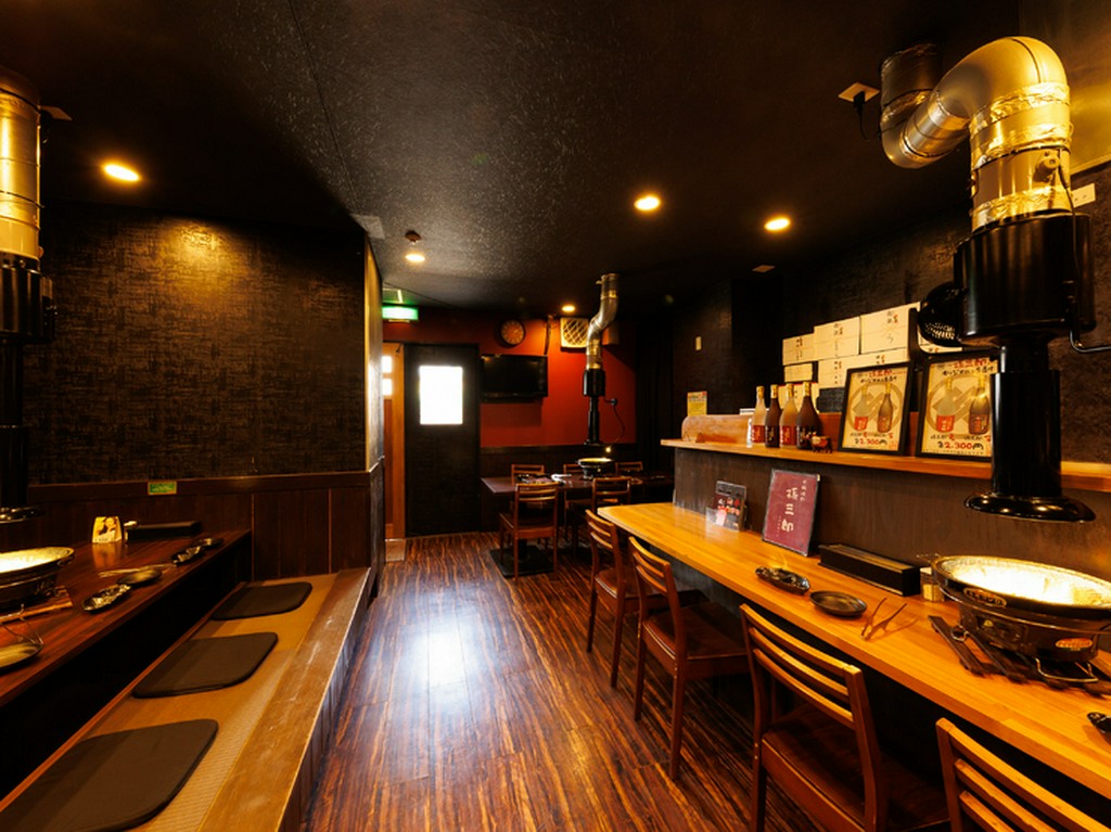 老若男女問わず人気の焼肉で、家族そろって楽しいひとときを