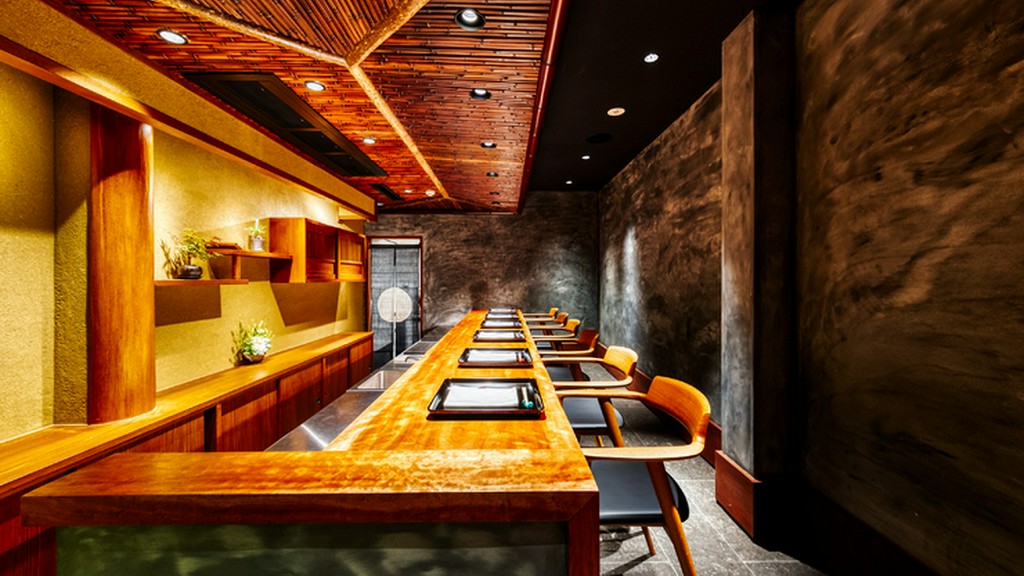 大人がゆったり憩える空間、旨い料理と酒が揃う天満の隠れ家