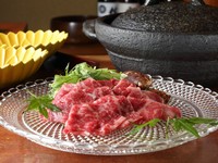 選りすぐりの和牛を使用した贅沢なしゃぶしゃぶ。和牛のやわらかな口当たりをシンプルなスタイルで楽しめます。