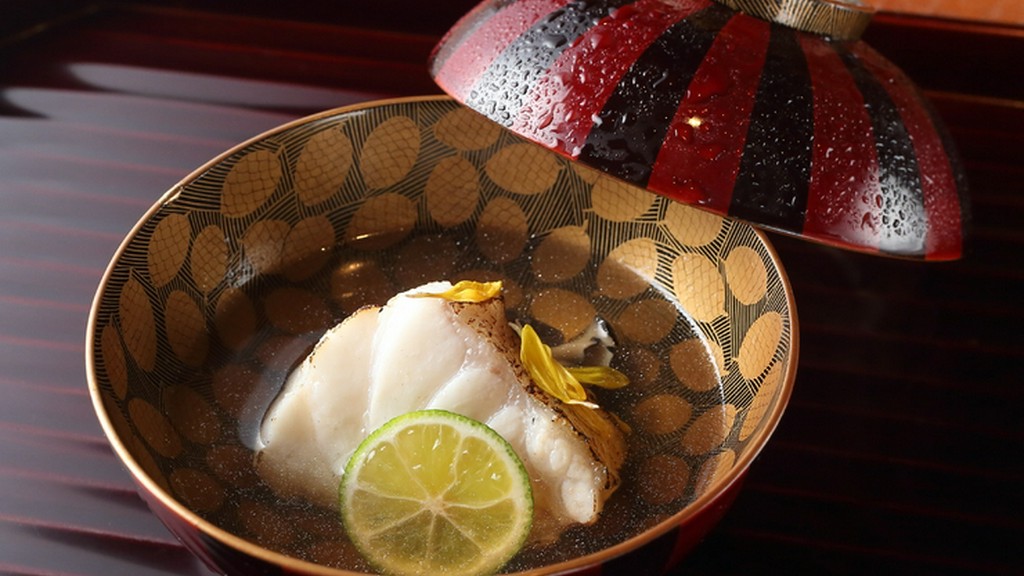 旬の食材を丁寧な手仕事で味わう。コースの最初は『先付け』