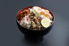 全席個室で味わう、
親ガニとずわい蟹、冬だけの宝を一椀に。