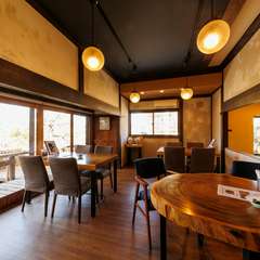 和と洋。異なる二つのテイストを楽しめる店内