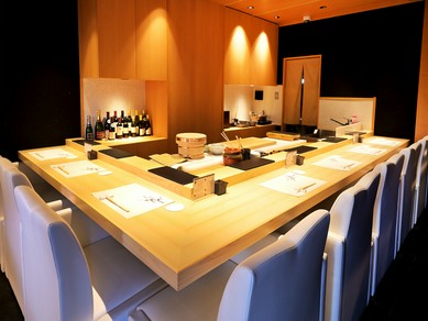 白と木を基調とした空間が特別な日を演出