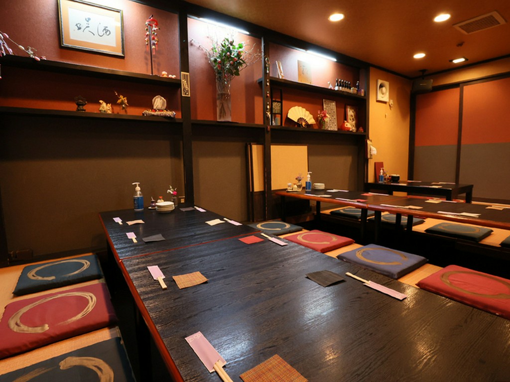 靴を脱いでまったりと、リラックスしてくつろげる座敷席