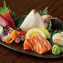 中央市場直送の海鮮がたっぷり。オカピおまかせ盛り