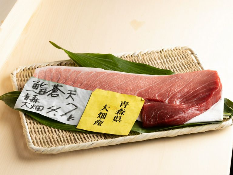 職人が自ら目利きする福岡県産の地魚や全国各地の旬の魚介類