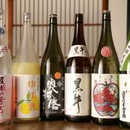 料理に合うお酒のラインナップにも力を入れている【旬彩とお出汁　わしん】。日本酒は、関西を中心にオーナーが厳選してきた美酒が並びます。希少なワイン、カクテルや果実酒など、ドリンク類も充実しています。