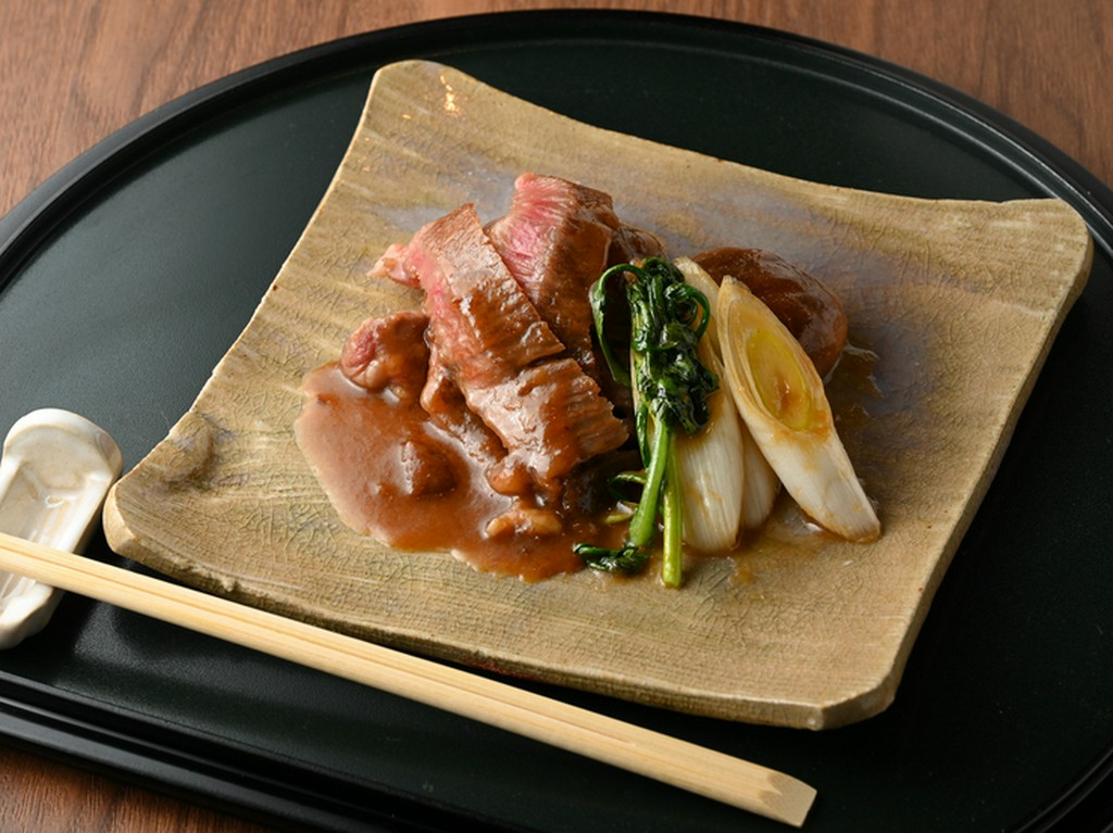 目で舌で楽しみ、五感が満たされる、季節のコース料理