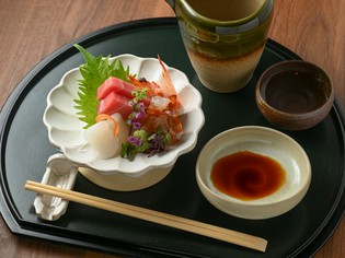 長野県産の味噌、旬の野菜や魚介類など、厳選素材を見極めて