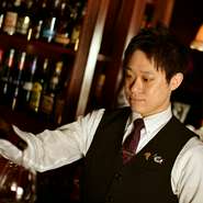 ワインを楽しく飲めることをコンセプトにメニューを考案されています。その人の気分やグループの人数・シーンなど、さまざまな観点から状況を鑑み、アドバイスできるワインをセレクト。