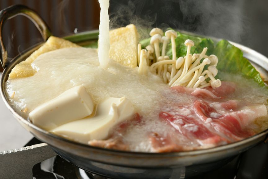 だしの旨みに感動。おいしくてヘルシーな鍋で大人の女子会を