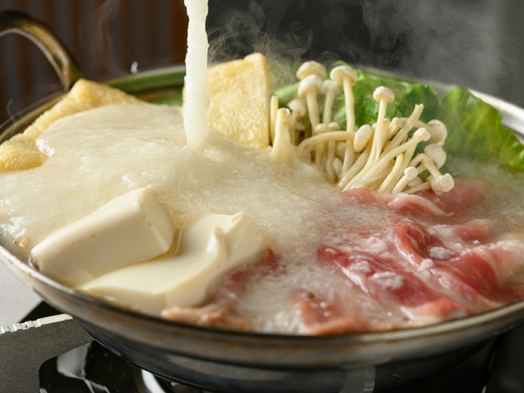 だしの旨みに感動。おいしくてヘルシーな鍋で大人の女子会を