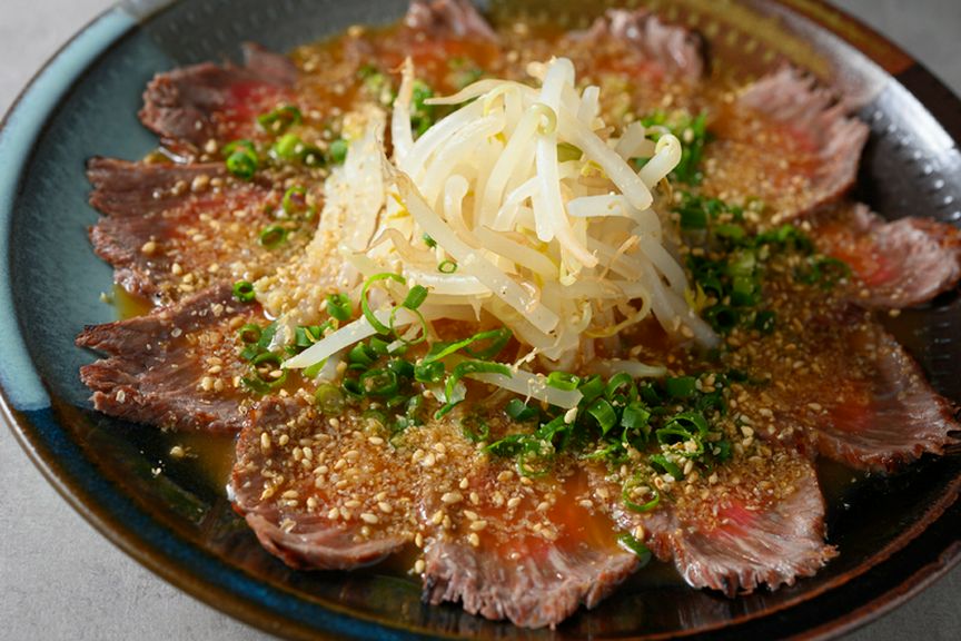鍋前に大人気！さっぱりおいしい『近江牛タタキ胡麻ポン酢』