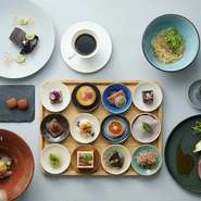 ※コース料理は17時半または19時半の2部制でございます。
※コース料理ご利用の最終のご案内は19:30です。
※滞在可能時間は90分です。