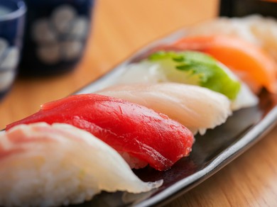 玄界灘の海の幸をはじめ、旬の食材を使った料理が魅力