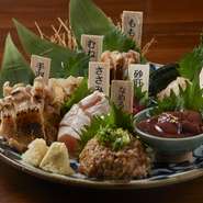 当店自慢の地鶏の刺身6種盛り（もも・むね・砂肝・ささみ・レバー・手羽）です！ほどよい弾力と地鶏の旨味をお刺身でご堪能ください！