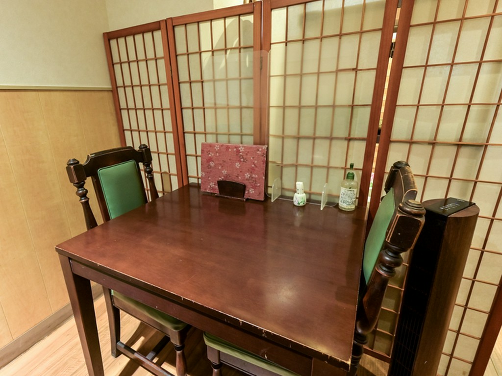 ついたてで区切りプライバシーを大切にした、快適なくつろぎ空間