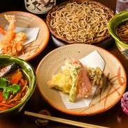 名古屋の柳橋市場から直接仕入れた旬の食材を活かした、絶品の天ぷらとそばとの組み合わせがお店の自慢。地元名古屋の味覚を心ゆくまで楽しめるのがうれしいところです。