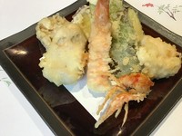 海老と魚類・野菜類6品の盛り合わせ