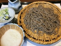 とろろは長野県産と他府県産の長芋を合わせています。