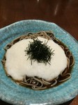 とろろは長野県産と他府県産の長芋を合わせています。
ぶっかけのおそばです。