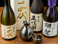 ラム肉との相性で選んだ日本酒は、甘口でさっぱりした口あたりのものを中心にラインナップ。『十四代』や『獺祭』など、入手することが難しい希少銘柄も揃っています。ラム肉と日本酒の共演に酔いしれて。