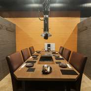 デートや記念日、接待などの大切な場面にこそ足を運びたい【ぶりあん】。全室個室のプライベートな空間で出合う“本物の味”。ここぞというシーンにしっかりと応えてくれるお店です。