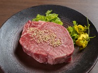 黒毛和牛ヒレ肉（150g）
サラダ・ヒレスープ・ライス・キムチ5種盛合せ(おかわり無料)
コースの最後にデザート付　

※写真はイメージです。