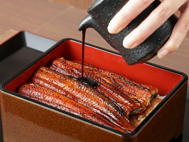 ふっくらふわふわの肉厚うなぎをあっさりタレで上品に