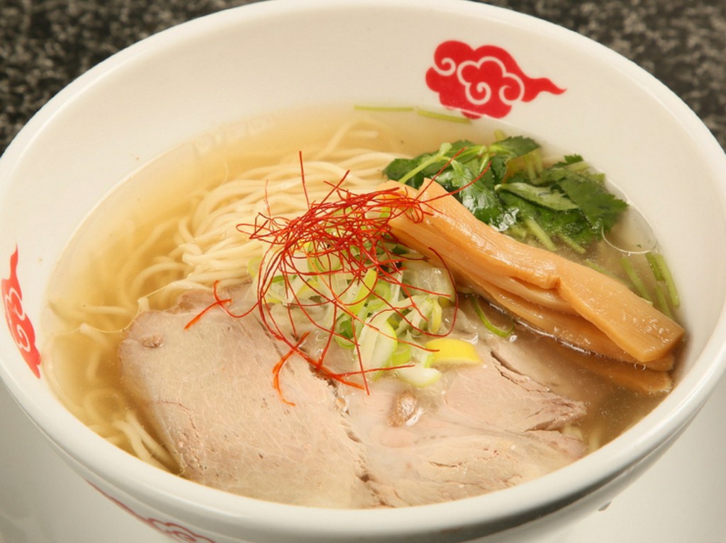 透明感のあるスッキリとした味わい『白正油ラーメン』