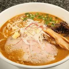 濃厚なコクと旨みを堪能できる『焙煎味噌ラーメン』