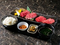 跳ぶ和牛カルビ、転ぶ和牛ハラミ、和牛ロース、特選ロース
サラダ、スープ、ライス、キムチ、小鉢
※ライス、キムチ、スープ食べ放題