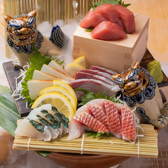 「島刺し盛り」沖縄の贅沢な海の幸、県産魚　980円〜