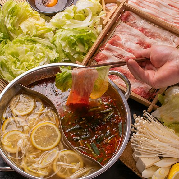 ２種類の出汁で楽しむ「アグー豚のしゃぶしゃぶ」