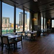 最高の景色と最高の料理に出合える、居心地のよい空間