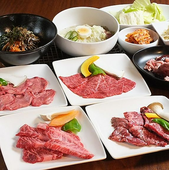 こだわりの肉は仙台牛などの和牛。秘伝のタレとキムチも好評