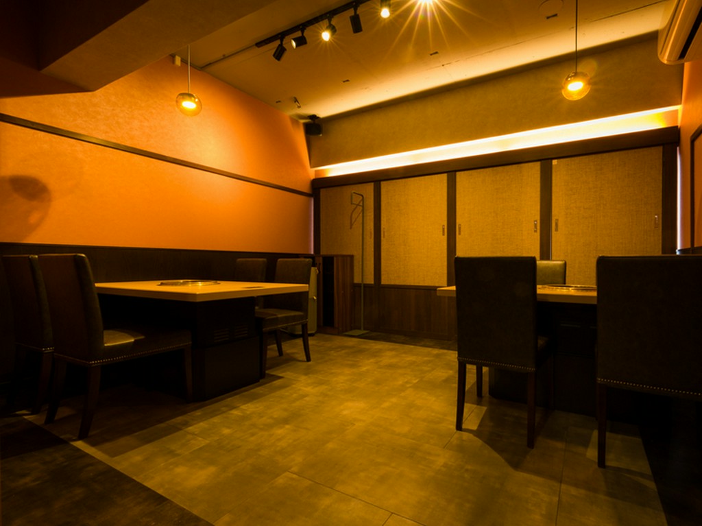 店内奥には個室が完備。各種宴会や接待などにオススメ