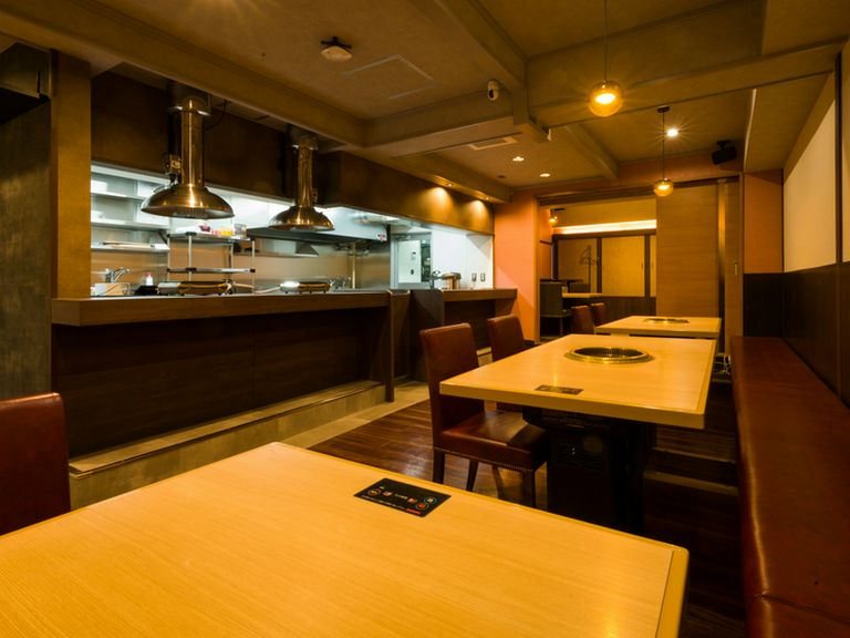 無煙ロースター導入。ゆっくり楽しむ焼肉女子会にピッタリ