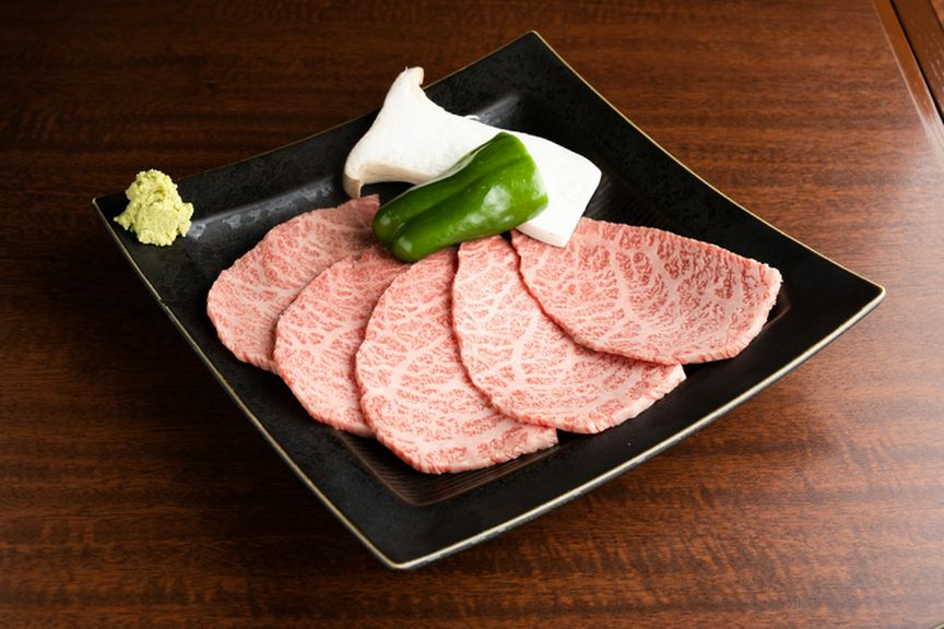 脂がうまい!柔かいランプ肉をさっと5秒炙るだけの逸品『《名物》和牛5秒炙りロース』