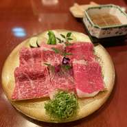 ・薄切り牛タンの蒸しゃぶしゃぶ：1880円
・土佐あかうしの蒸しゃぶしゃぶ：2580円