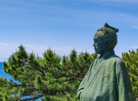 三種の味付けでお楽しみ頂けます。きざみ山葵（わさび）、岩塩（がんえん）、牡蠣醤油（かきじょうゆ）
※お好みの味付けでお楽しみ下さい。