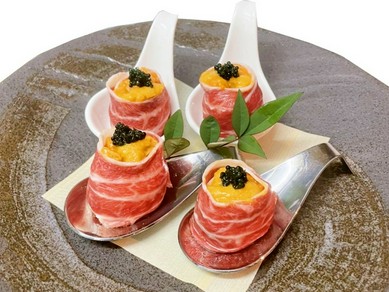 黒毛和牛 肉軍艦(生雲丹)