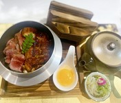 鰻と牛のひつまぶし