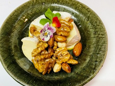 ラクレットチーズがけ 煮込みハンバーグ