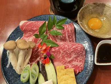 NEW!! 外国の方にも人気!! えくぼのすき焼きコース(全6品)2名様からご利用可能　8000円（税込）